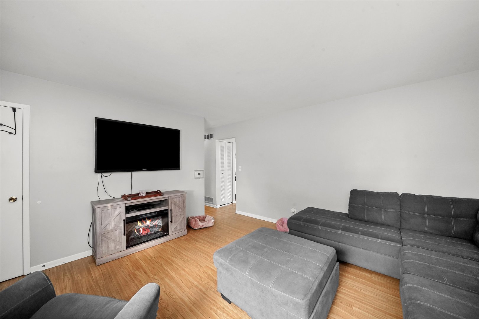 406 Cahill Road Streamwood, IL 60107 - Photo 4 of 22 a living room with furniture and a flat screen tv