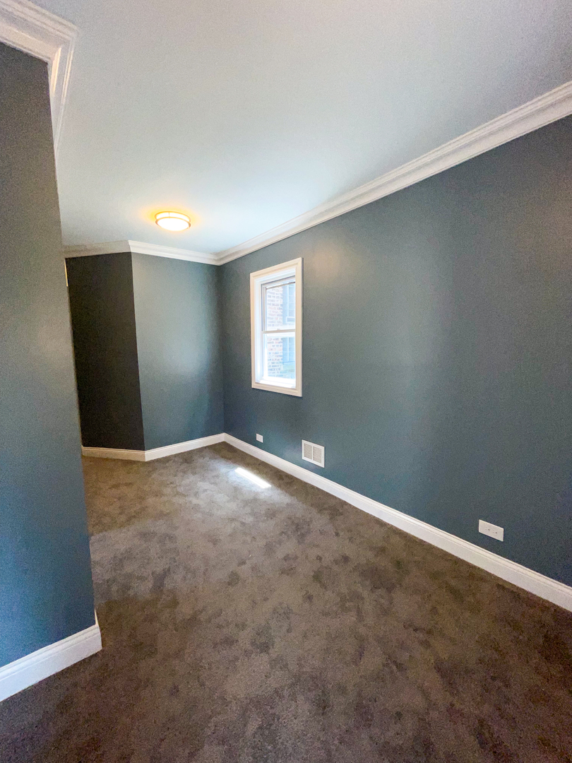 7046 South Wabash Avenue Chicago, IL 60637 - Photo 20 of 41 an empty room with windows