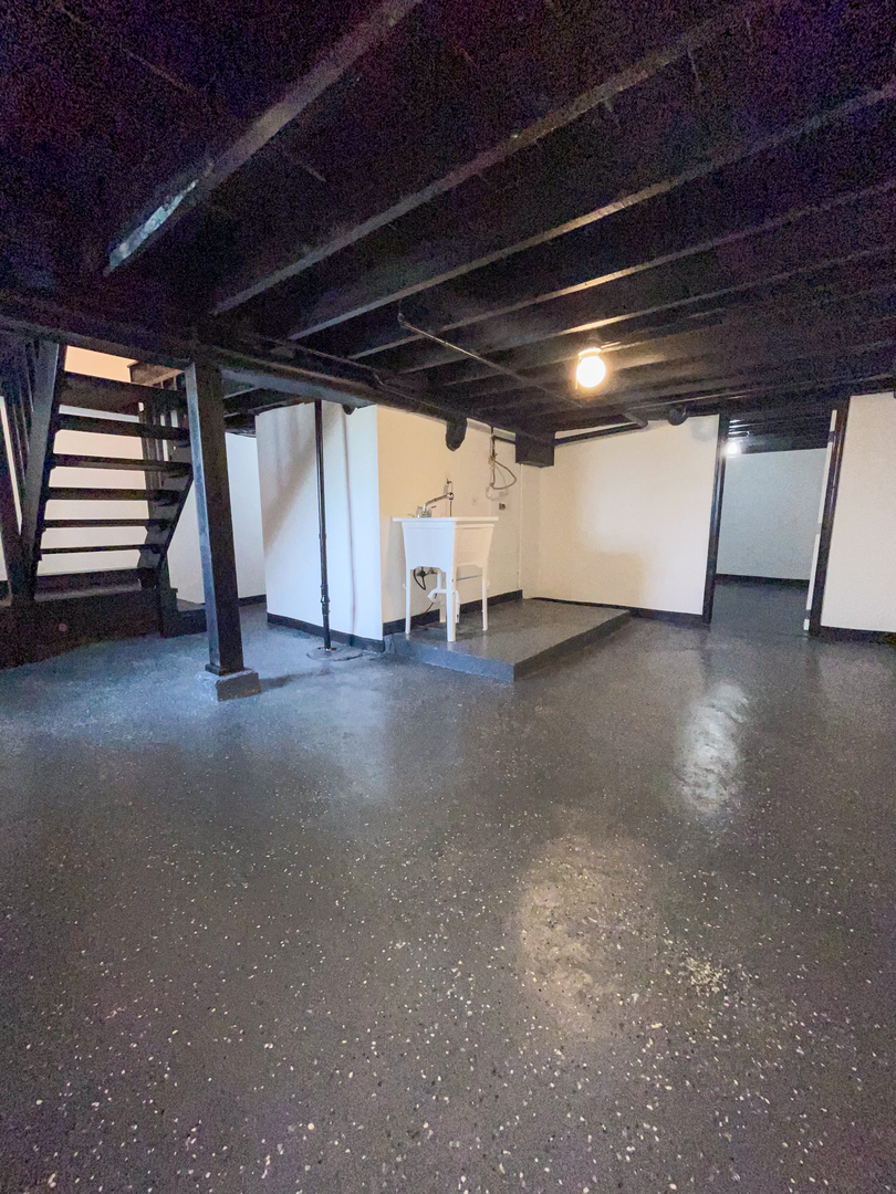 7046 South Wabash Avenue Chicago, IL 60637 - Photo 26 of 41 a view of an empty room with stairs