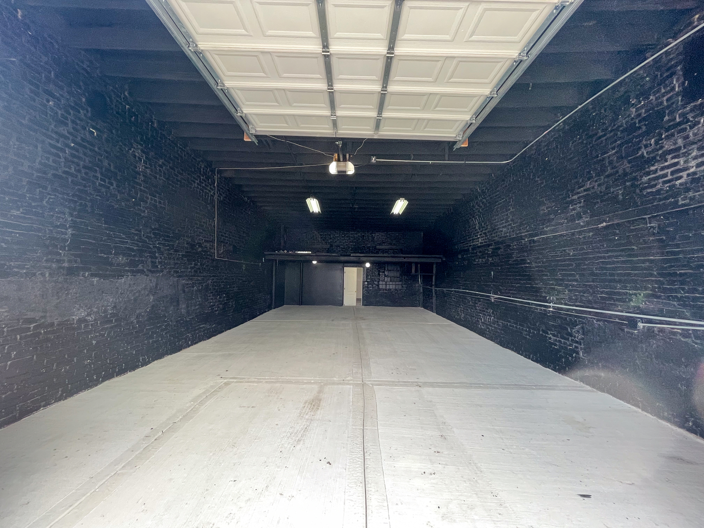 7046 South Wabash Avenue Chicago, IL 60637 - Photo 33 of 41 a view of a room with a garage