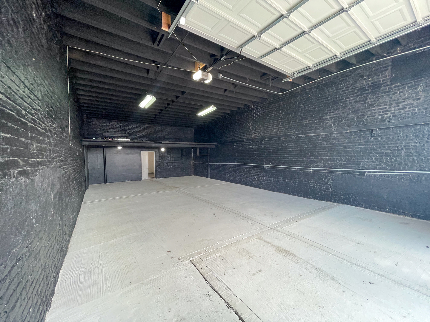 7046 South Wabash Avenue Chicago, IL 60637 - Photo 34 of 41 a view of a garage