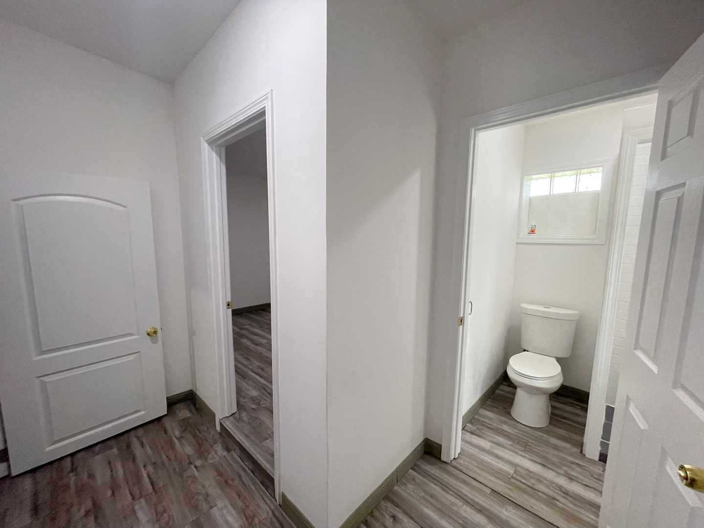 7046 South Wabash Avenue Chicago, IL 60637 - Photo 39 of 41 a bathroom with a toilet and a sink