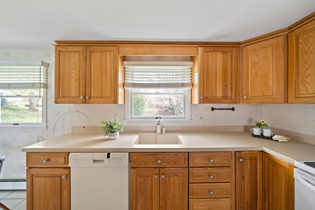 10 Trudy Terrace Canton, MA 02021 - Photo 9 of 34 Gallery Image 9