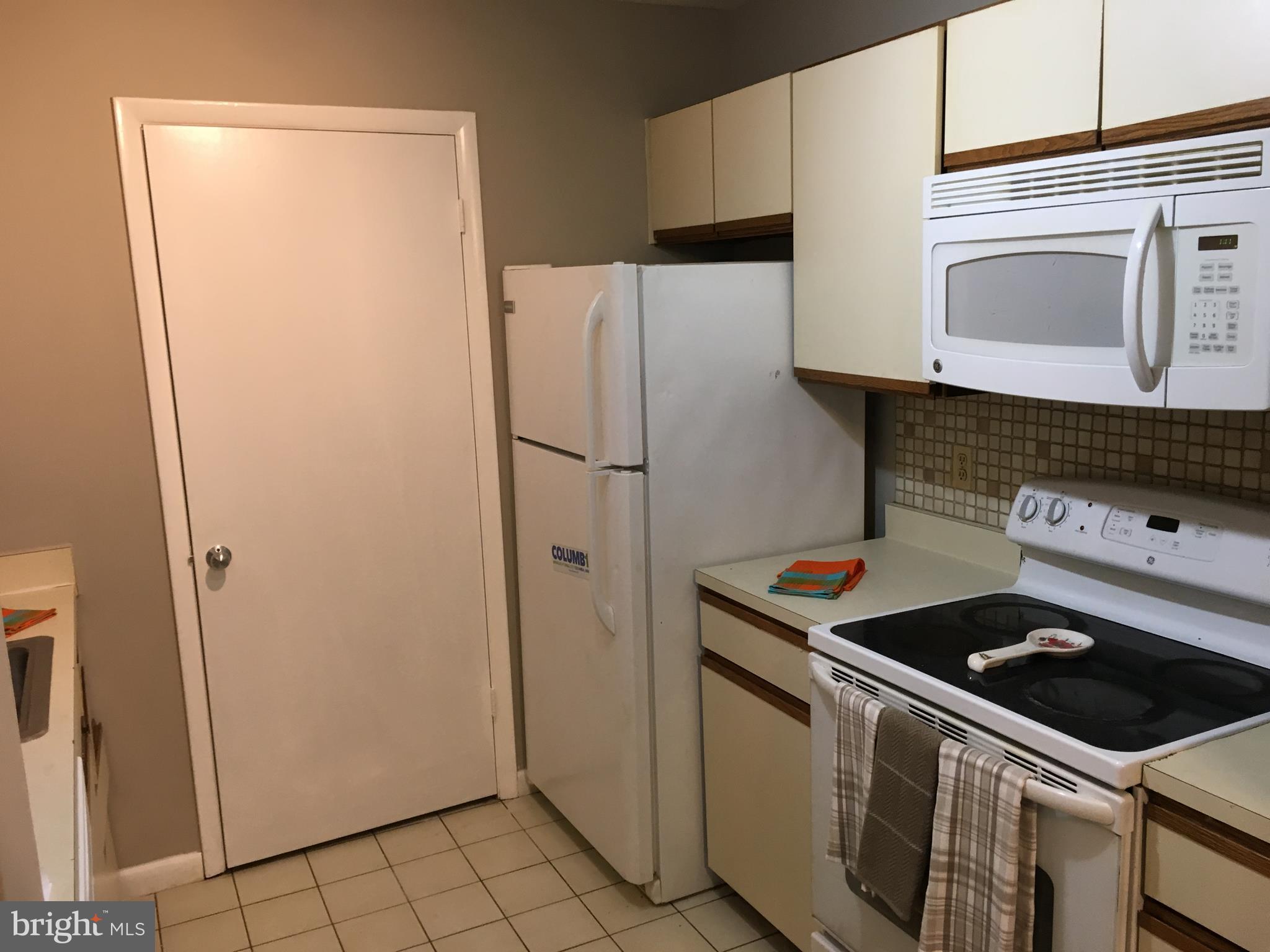5570 Vantage Point Road, Unit 3 Columbia, MD 21044 - Photo 5 of 14 a kitchen with a stove microwave and refrigerator