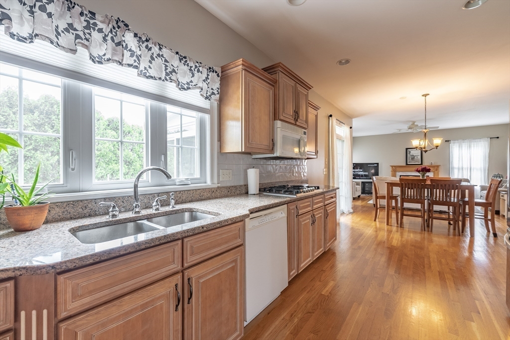 72 Lenny's Way West Springfield, MA 01089 - Photo 5 of 41 Gallery Image 5