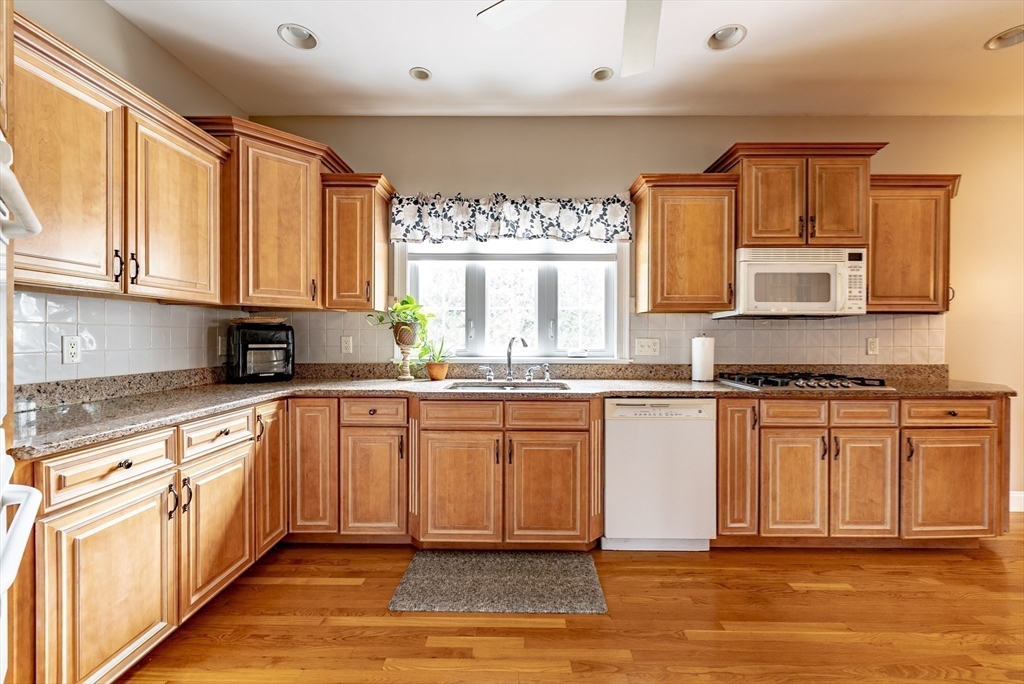 72 Lenny's Way West Springfield, MA 01089 - Photo 6 of 41 Gallery Image 6