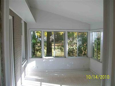 204 Higgins Street Howell, MI 48843 - Photo 4 of 6 20139472-3.JPG