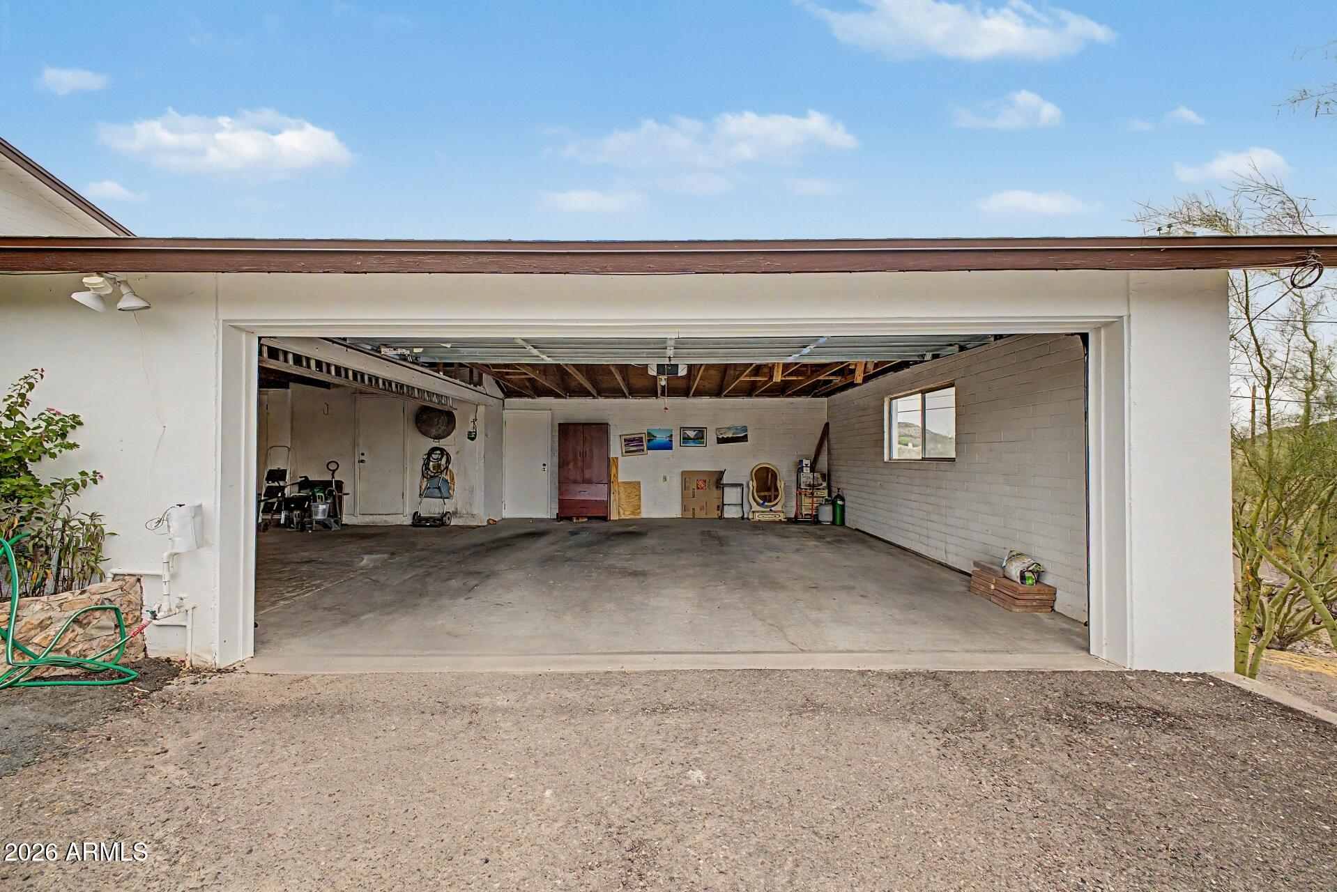 1702 East Griswold Road Phoenix, AZ 85020 - Photo 28 of 38 a view of a car garage