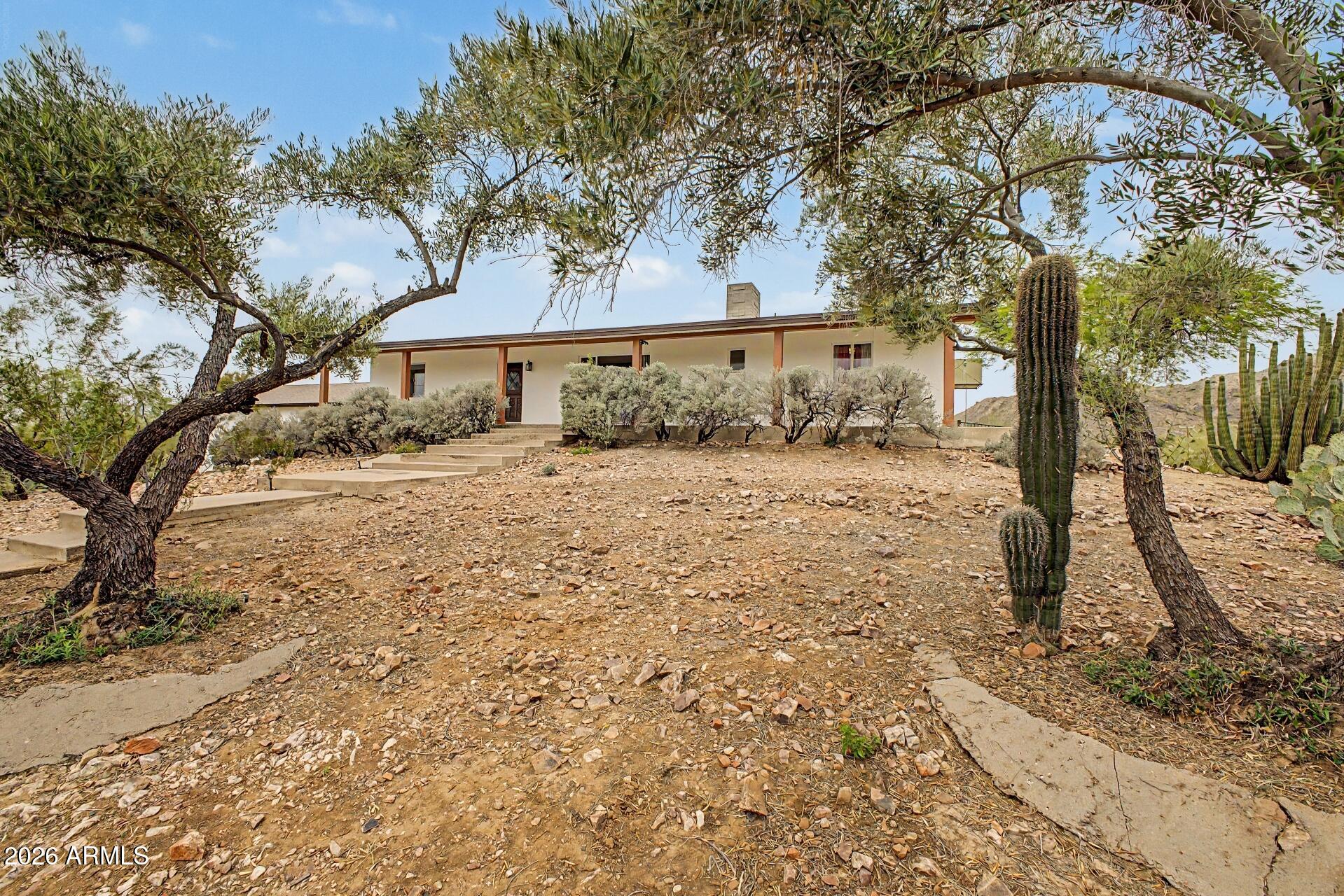 1702 East Griswold Road Phoenix, AZ 85020 - Photo 4 of 38 a view of a yard covered with snow in front of house
