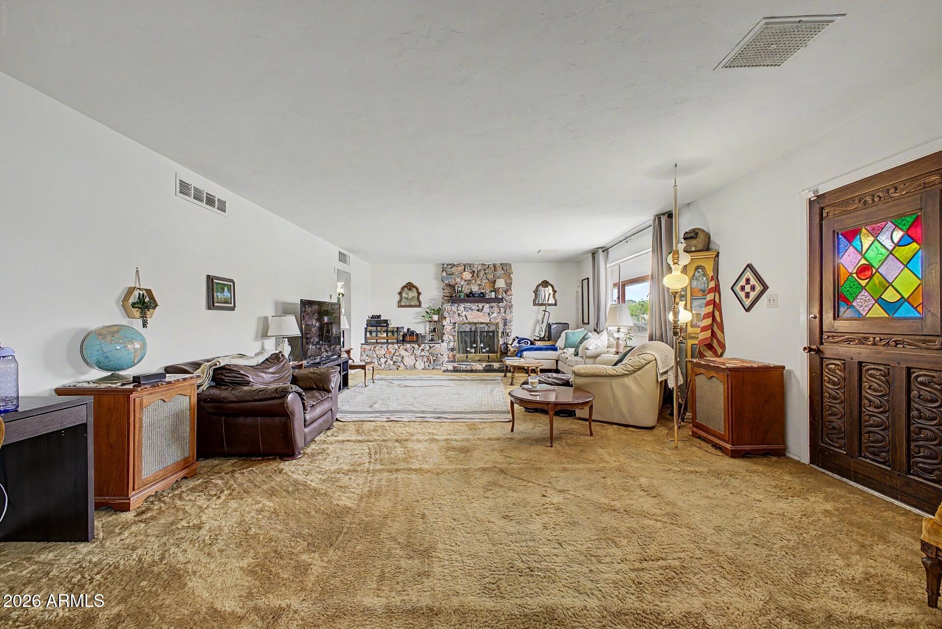 1702 East Griswold Road Phoenix, AZ 85020 - Photo 6 of 38 a living room with furniture