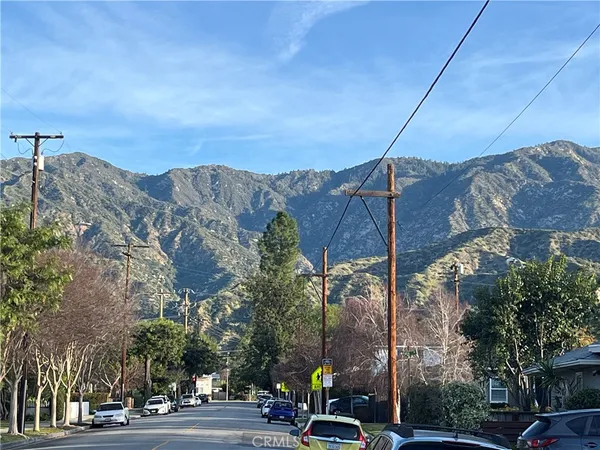 $1,900 | 701 Oakdale Avenue, Unit 1, Monrovia, CA 91016