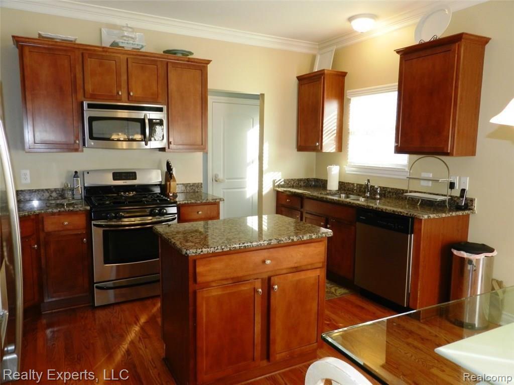 50165 Harding Street Canton, MI 48188 - Photo 10 of 27 KITCHEN