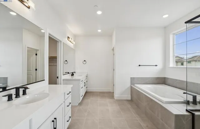 $1,211,443 | 373-373 East Gobind Boulevard, Tracy, CA 95391