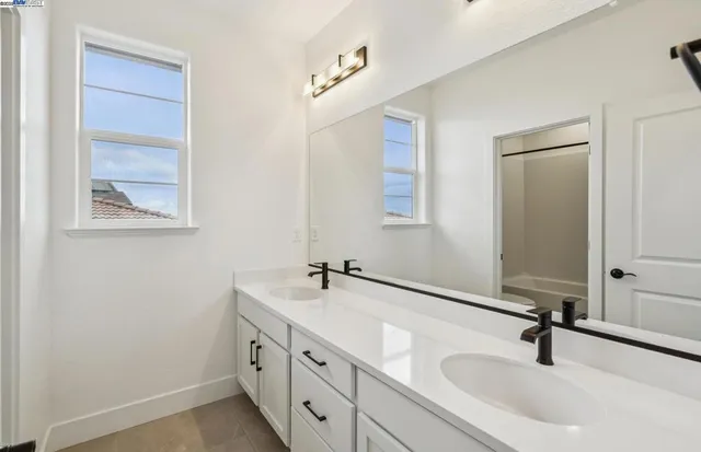 $1,211,443 | 373-373 East Gobind Boulevard, Tracy, CA 95391