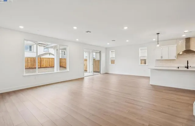 $1,211,443 | 373-373 East Gobind Boulevard, Tracy, CA 95391