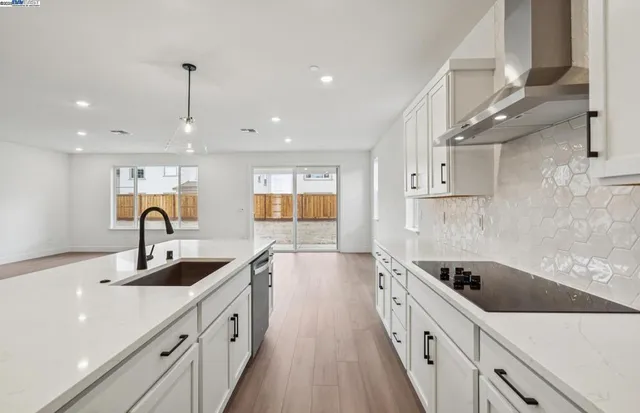 $1,211,443 | 373-373 East Gobind Boulevard, Tracy, CA 95391