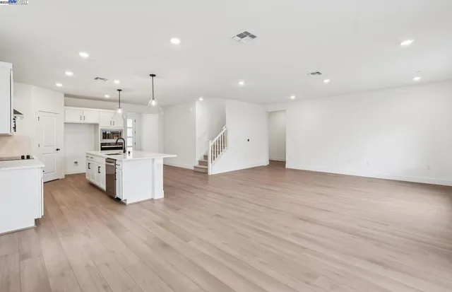 $1,211,443 | 373-373 East Gobind Boulevard, Tracy, CA 95391