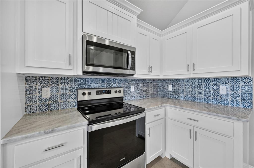 218 Rees Avenue Godley, TX 76044 - Photo 8 of 28