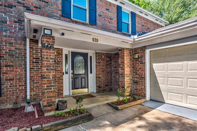 $365,000 | 610 Valley Mills Drive, Arlington, TX 76018