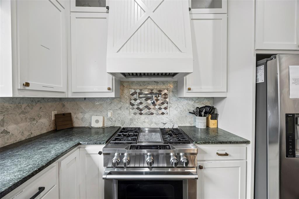 2011 North Prairie Avenue, Unit 2011 Dallas, TX 75204 - Photo 11 of 39 a stove top oven sitting inside of a kitchen