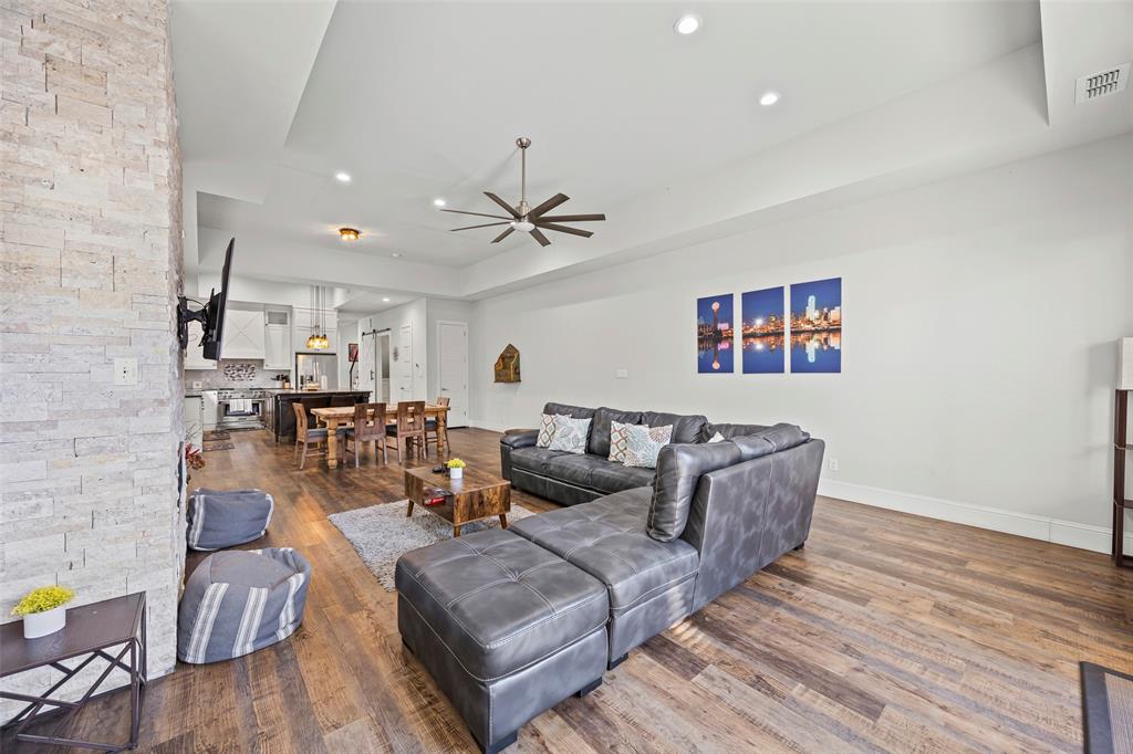 2011 North Prairie Avenue, Unit 2011 Dallas, TX 75204 - Photo 37 of 39 a living room with furniture