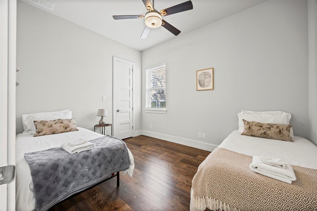 2011 North Prairie Avenue, Unit 2011 Dallas, TX 75204 - Photo 26 of 39 a bedroom with a bed and window