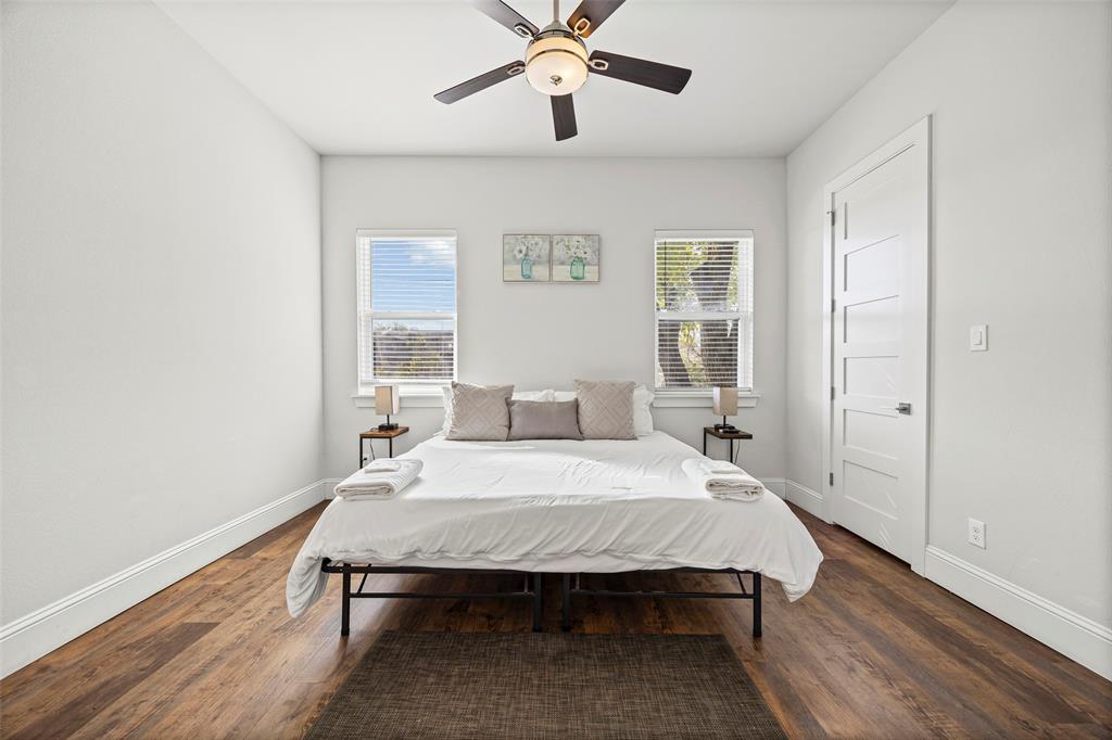 2011 North Prairie Avenue, Unit 2011 Dallas, TX 75204 - Photo 29 of 39 a bed room with a bed and window