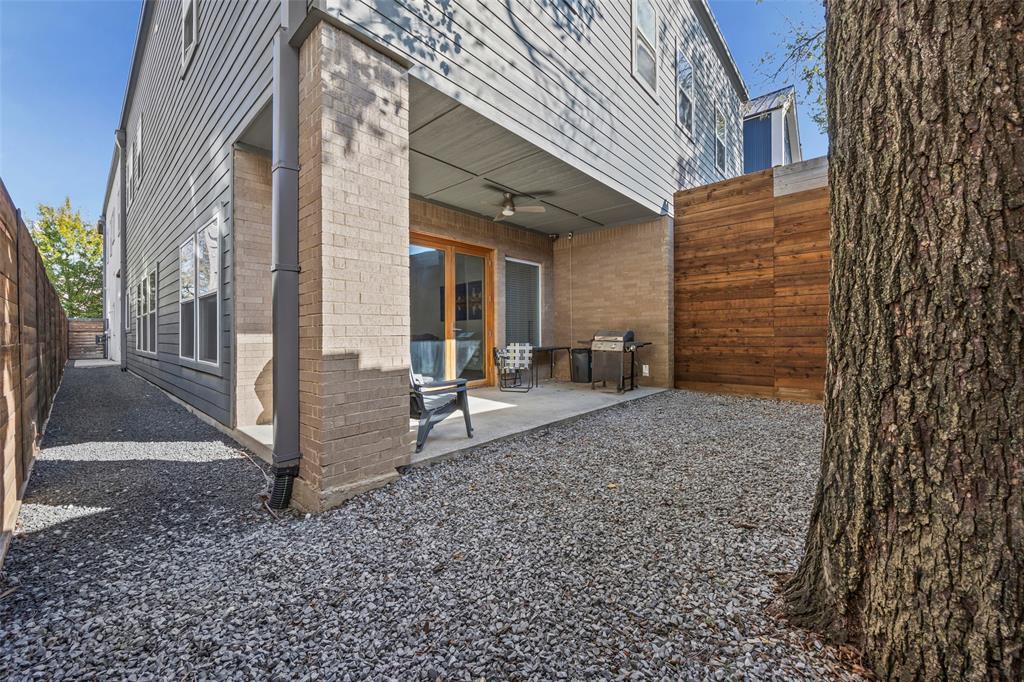 2011 North Prairie Avenue, Unit 2011 Dallas, TX 75204 - Photo 32 of 39 a view of a porch with furniture