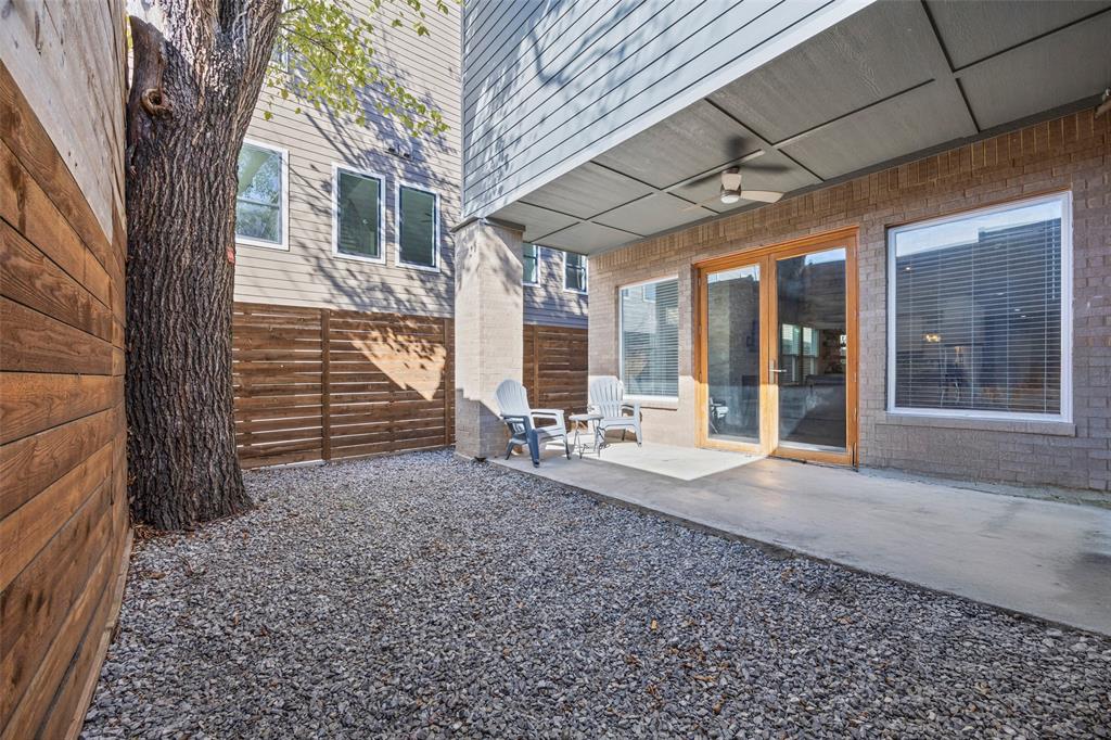 2011 North Prairie Avenue, Unit 2011 Dallas, TX 75204 - Photo 33 of 39 a view of a house with a porch