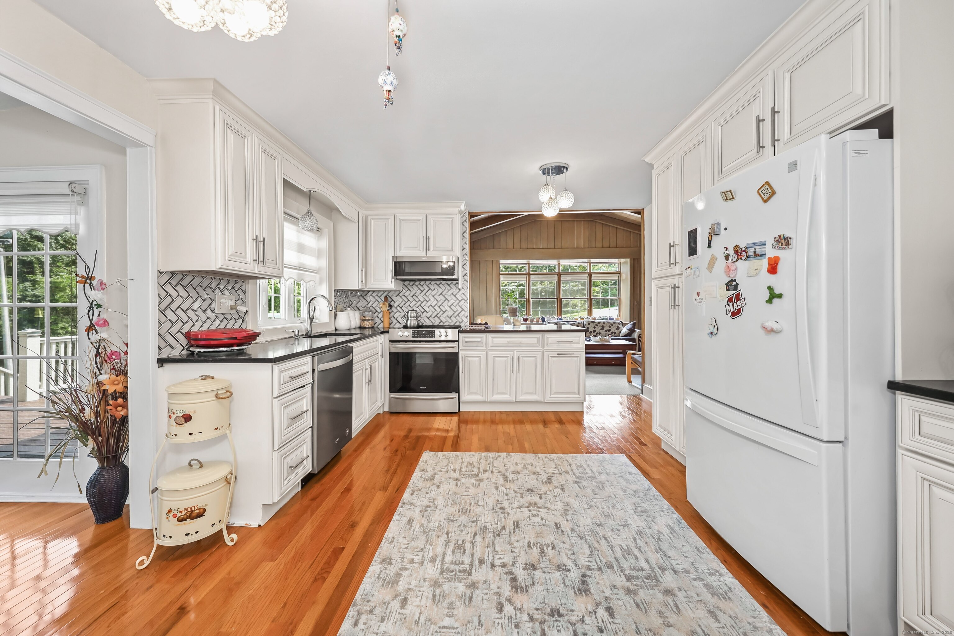 11 Ariel Road Woodbridge, CT 06525 - Photo 11 of 33
