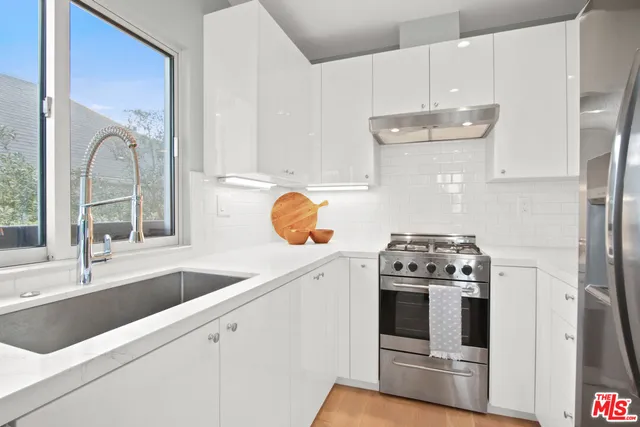 $1,475,000 | 2221 Ocean Avenue, Unit 101, Santa Monica, CA 90405