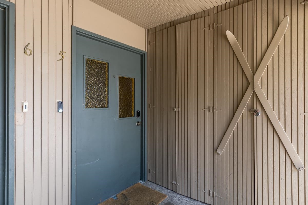4 Kelley Road, Unit 5 Mammoth Lakes, CA 93546 - Photo 25 of 30 a view of a hallway