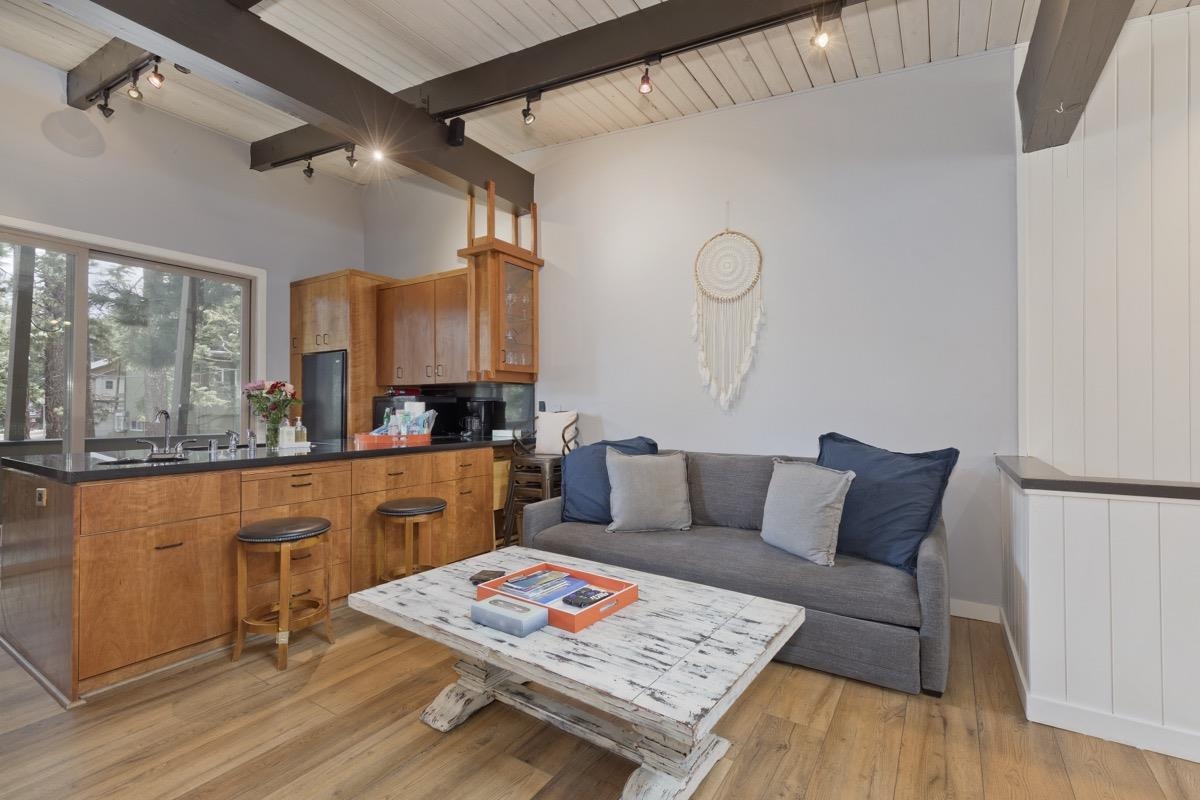 4 Kelley Road, Unit 5 Mammoth Lakes, CA 93546 - Photo 5 of 30 a living room with furniture and a table