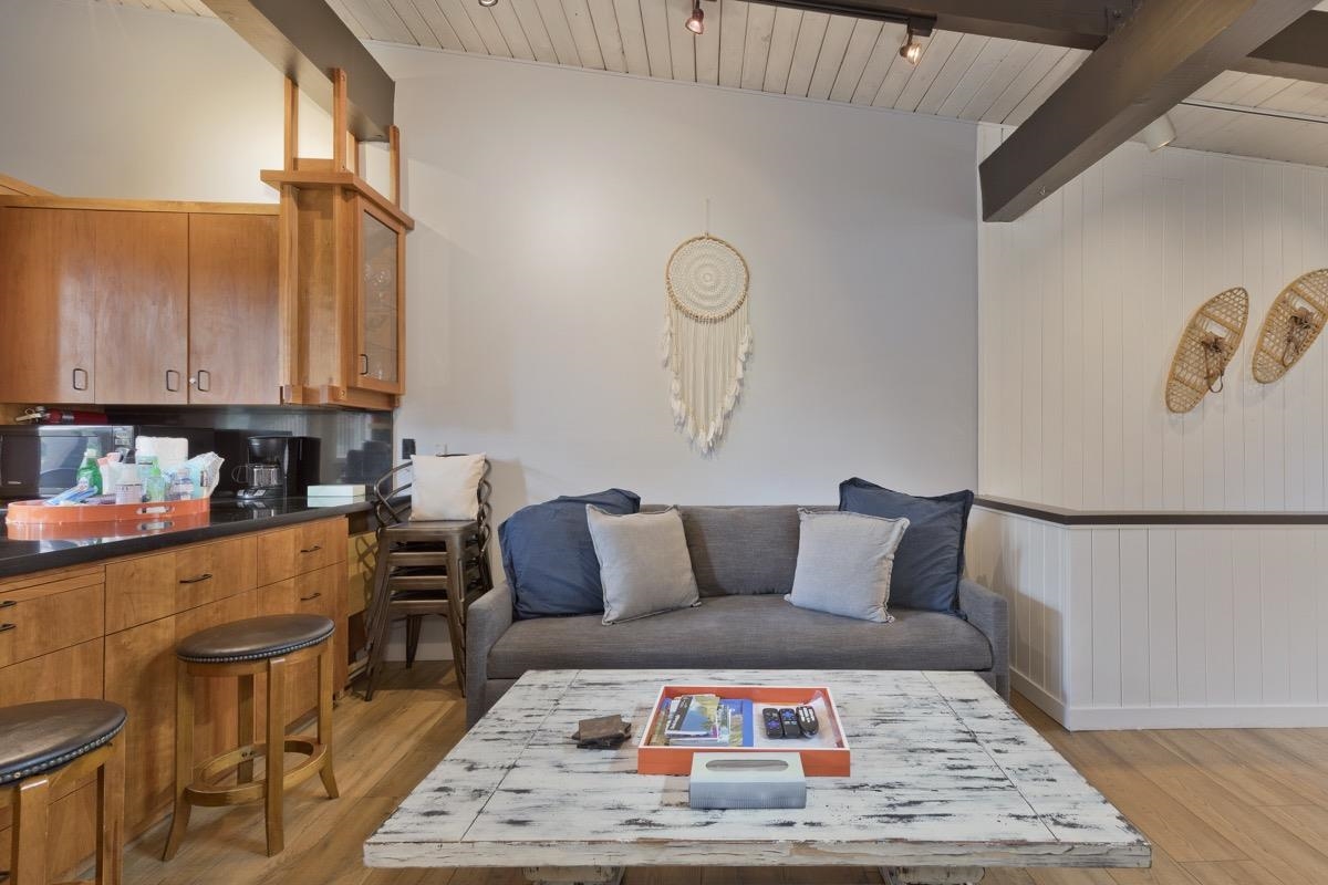 4 Kelley Road, Unit 5 Mammoth Lakes, CA 93546 - Photo 6 of 30 a living room with furniture and a rug