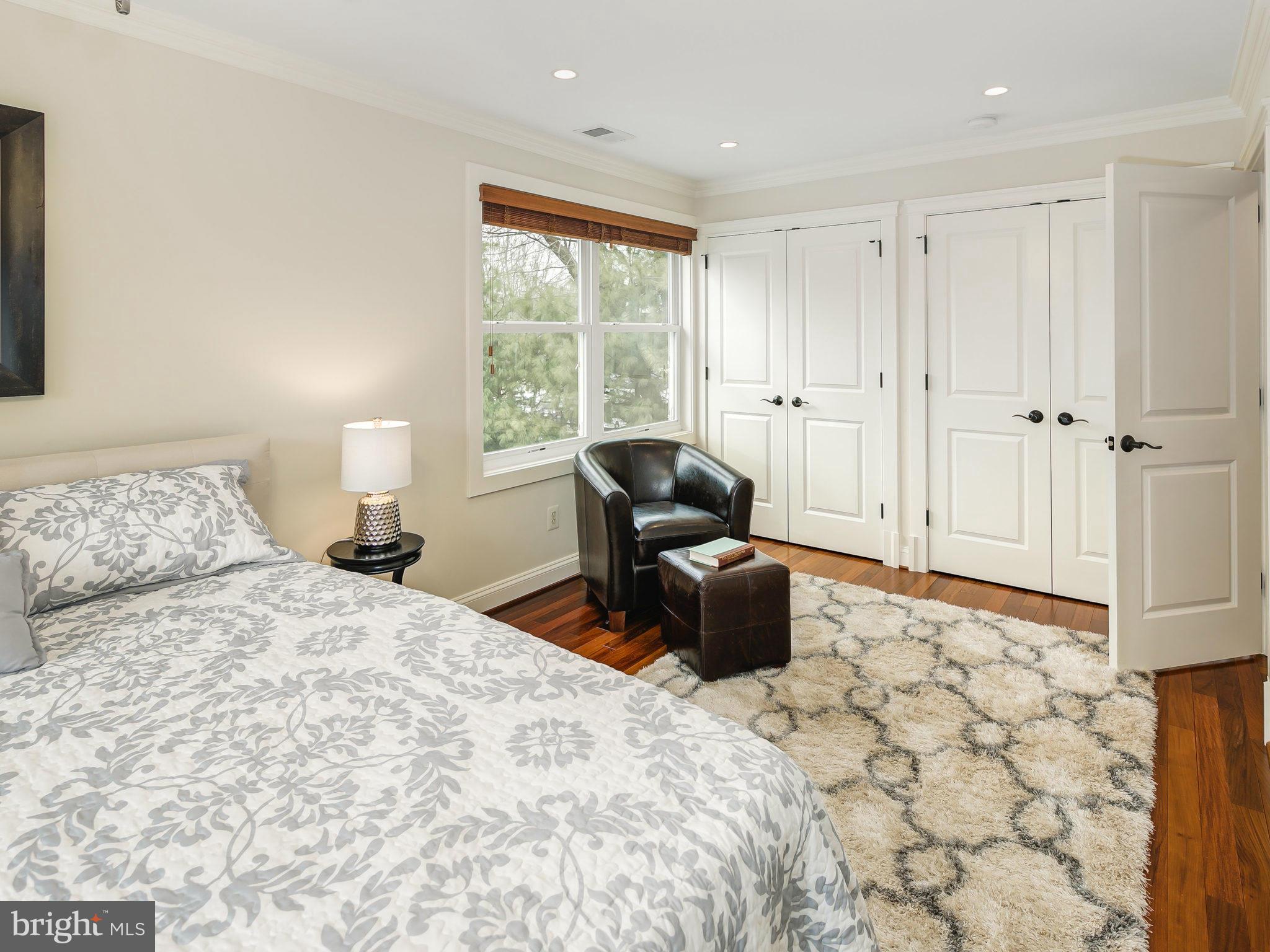 6279 Park Road McLean, VA 22101 - Photo 16 of 30 Bath (Master)