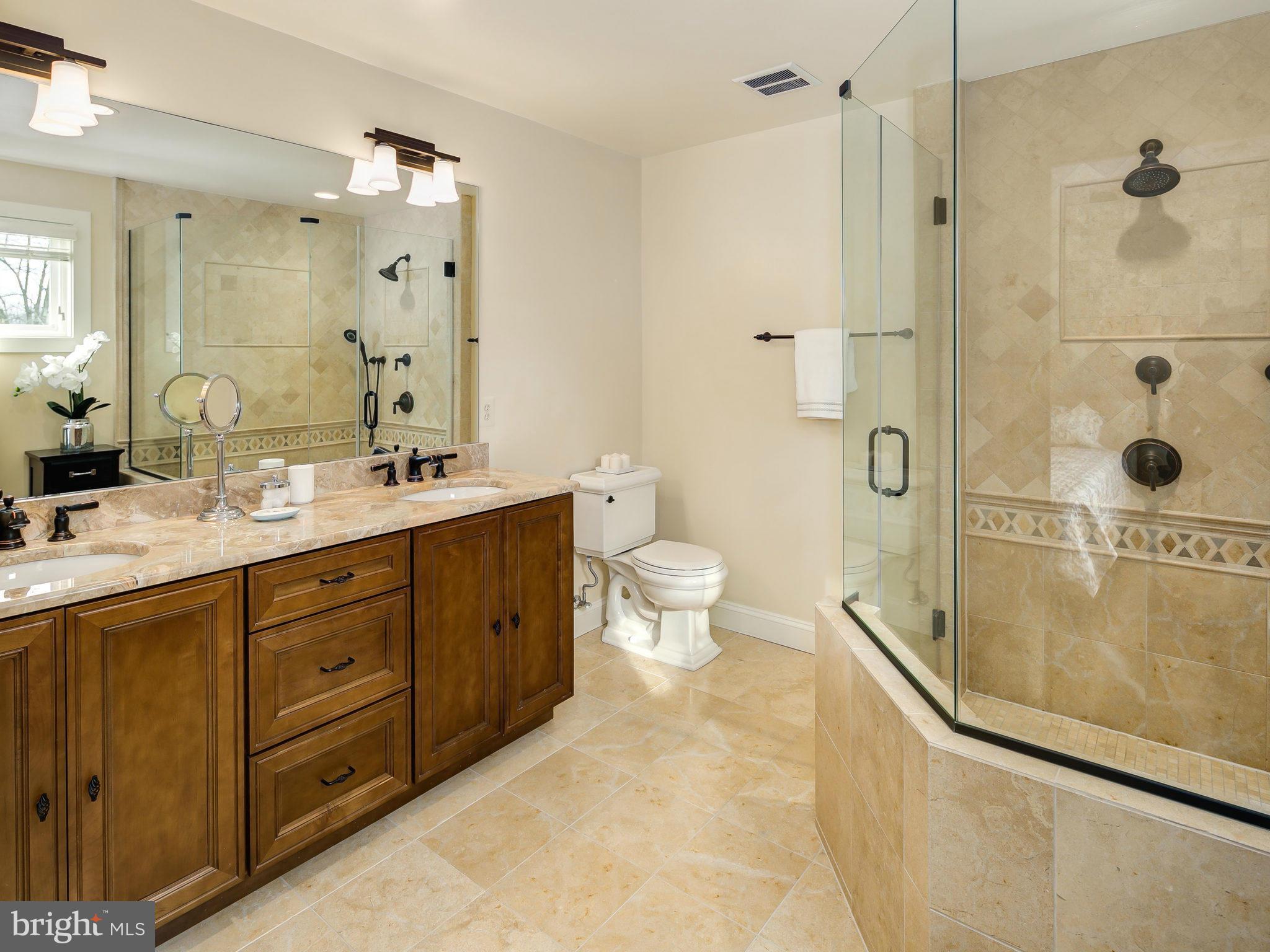 6279 Park Road McLean, VA 22101 - Photo 17 of 30 Bath (Master)
