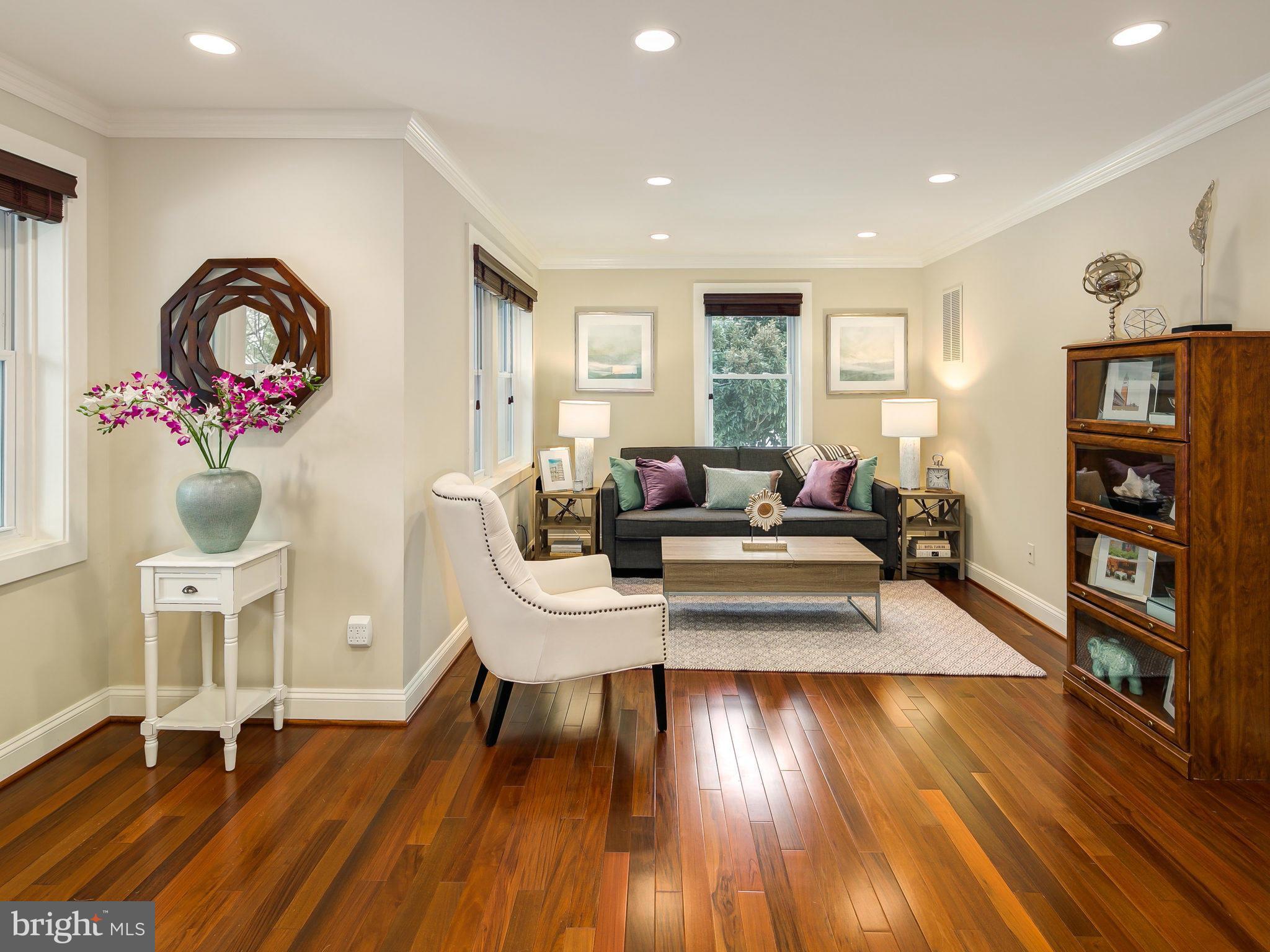 6279 Park Road McLean, VA 22101 - Photo 6 of 30 Living Room