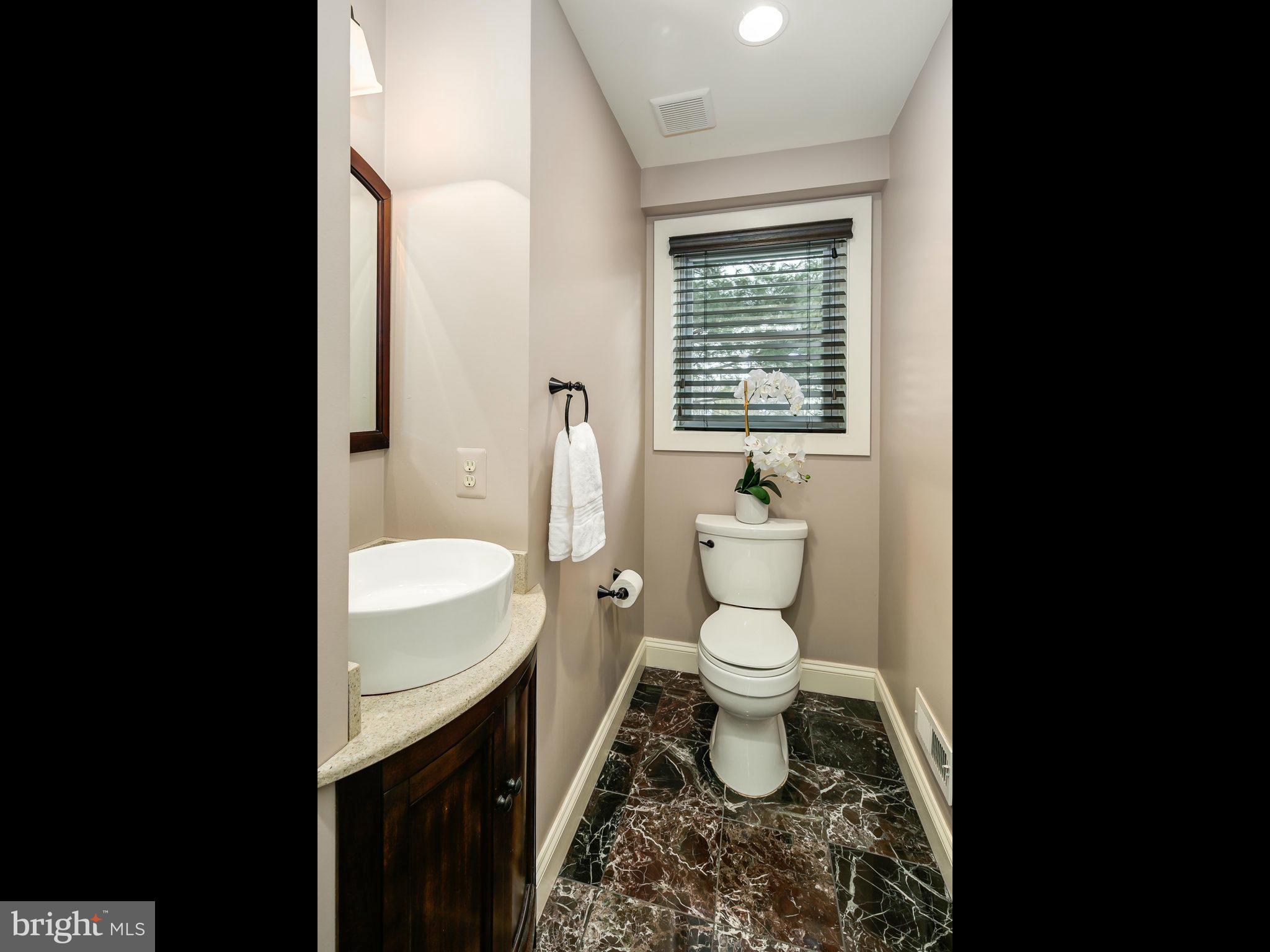 6279 Park Road McLean, VA 22101 - Photo 8 of 30 Bath