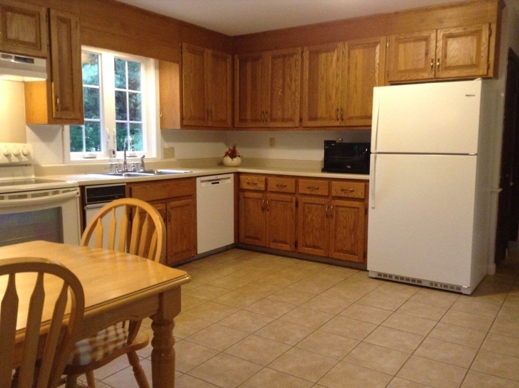 762 Ashby State Road Fitchburg, MA 01420 - Photo 5 of 29 Gallery Image 5