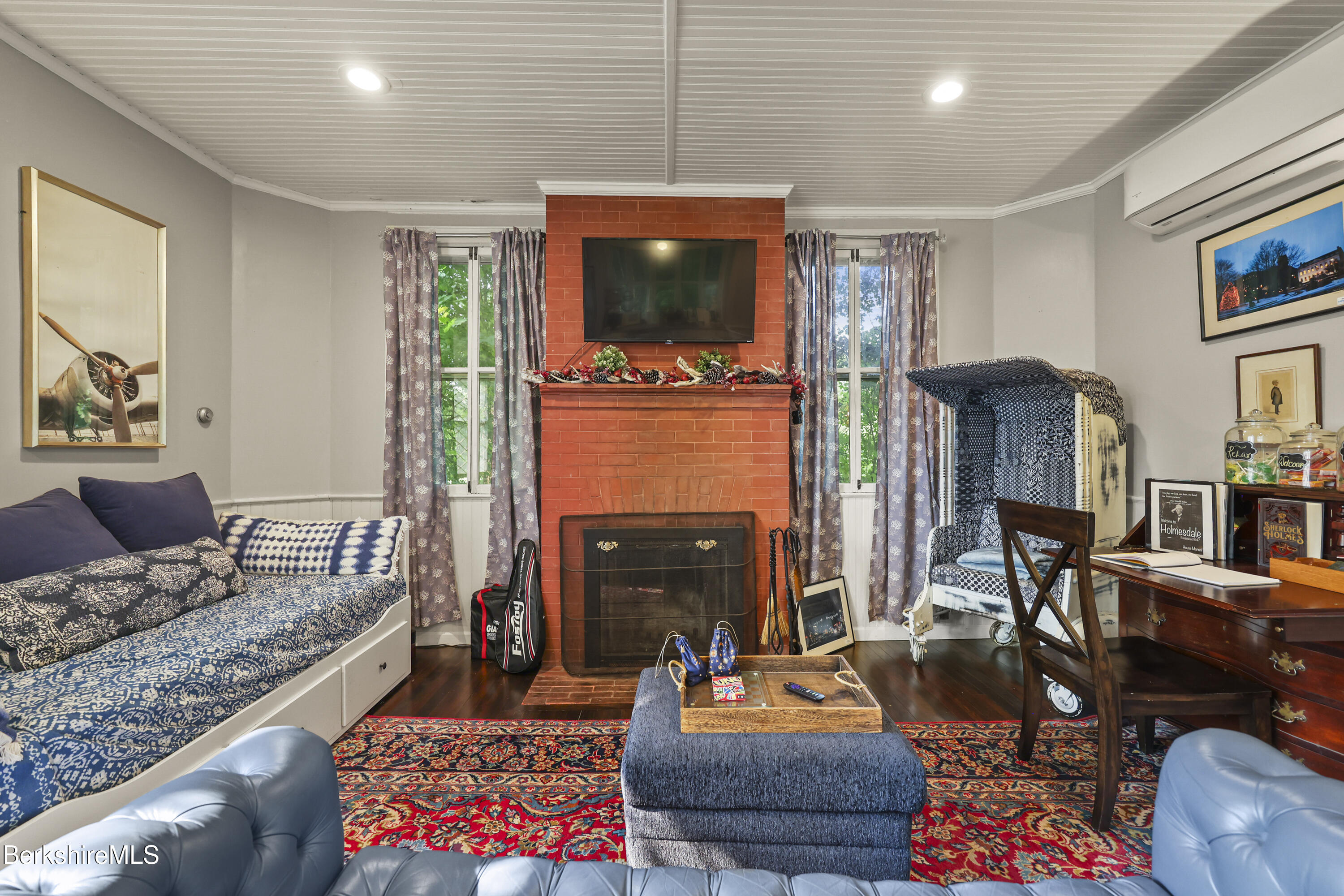 497 Holmes Road Pittsfield, MA 01201 - Photo 86 of 95 Guest House Living Room