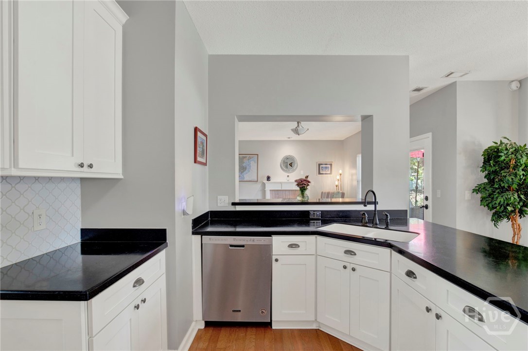 315 Gloucester Road Savannah, GA 31410 - Photo 12 of 53