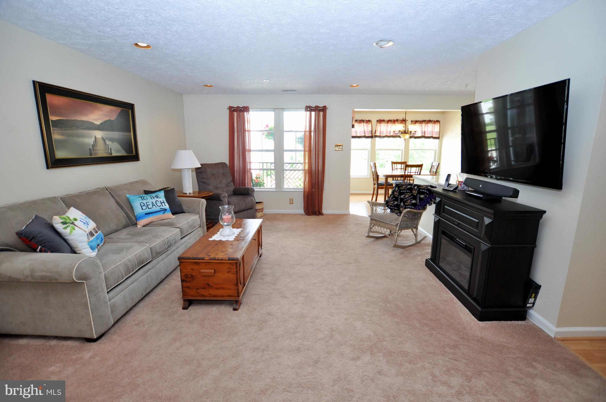 8251 Poplar Mill Road, Unit 8251 Baltimore, MD 21236 - Photo 10 of 22 Living Room