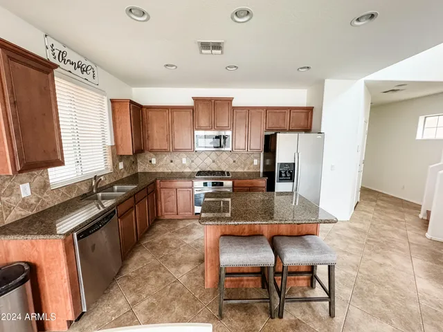 $2,500 | 1643 West Cottonwood Lane, Phoenix, AZ 85045