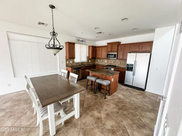 $2,500 | 1643 West Cottonwood Lane, Phoenix, AZ 85045