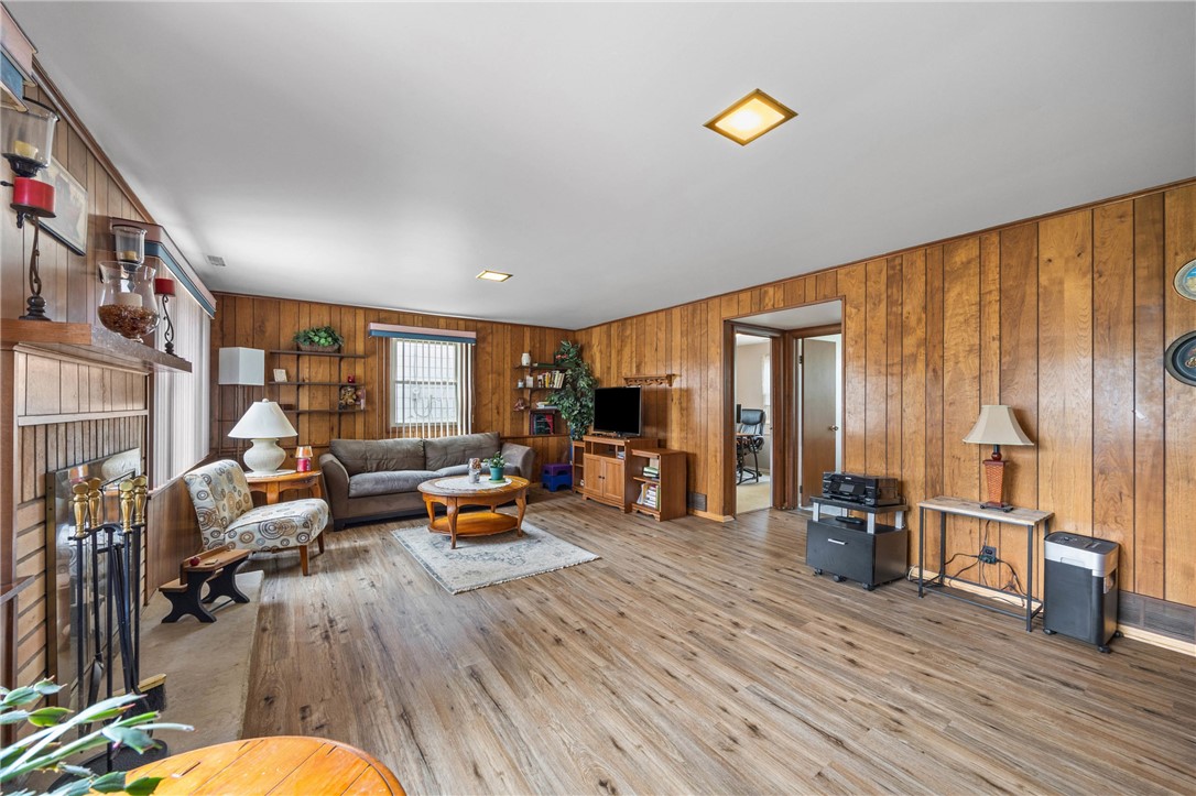744 English Road Greece, NY 14616 - Photo 17 of 36