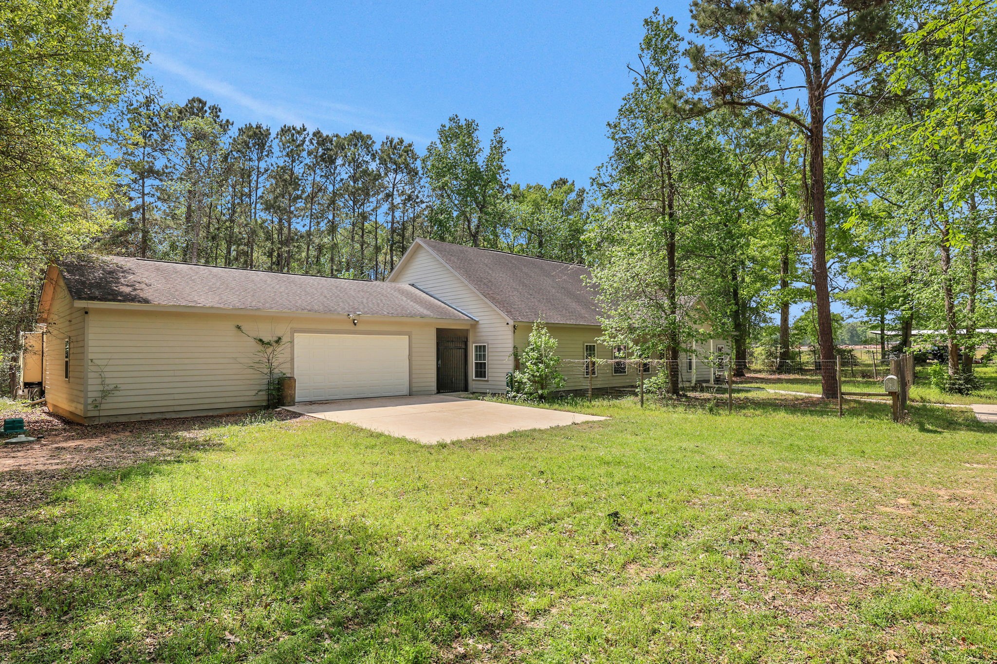 1290 Spring Ridge Road Coldspring, TX 77331 - Photo 4 of 49 The home has an oversized garage with doors on the front and back