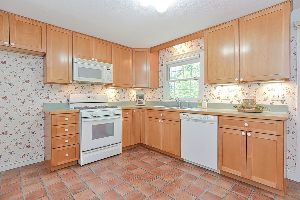 12 Borrows Road Foxboro, MA 02035 - Photo 9 of 41 Gallery Image 9
