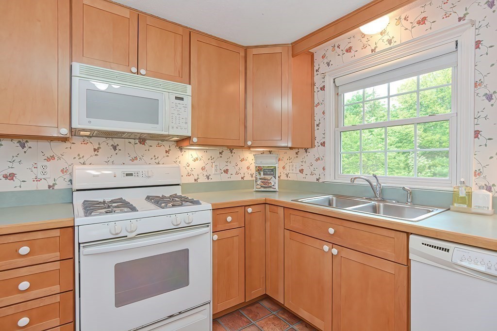 12 Borrows Road Foxboro, MA 02035 - Photo 10 of 41 Gallery Image 10