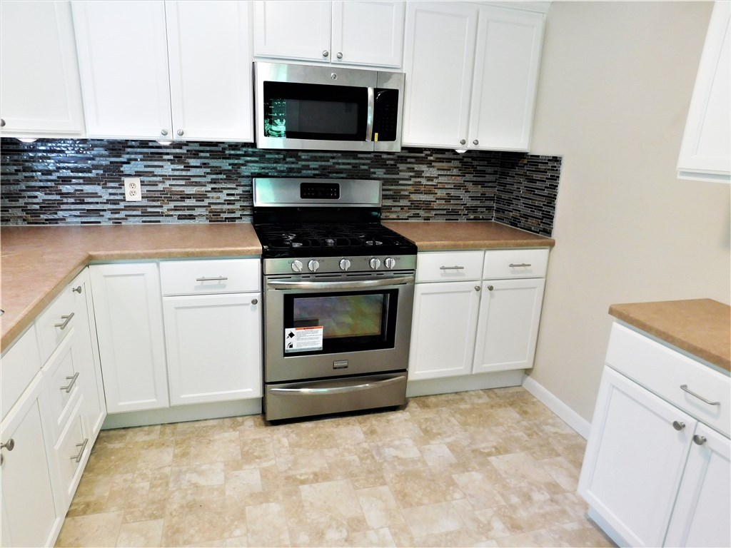 2 Edgewood Avenue Westerly, RI 02891 - Photo 13 of 39