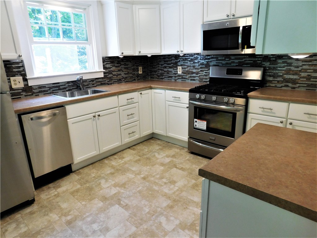 2 Edgewood Avenue Westerly, RI 02891 - Photo 14 of 39